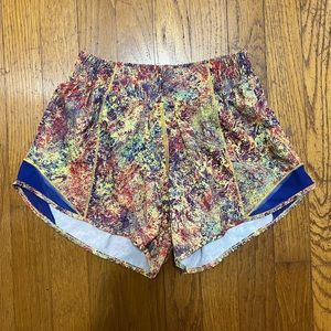 EUC Lululemon Hotty Hot Shorts 4”